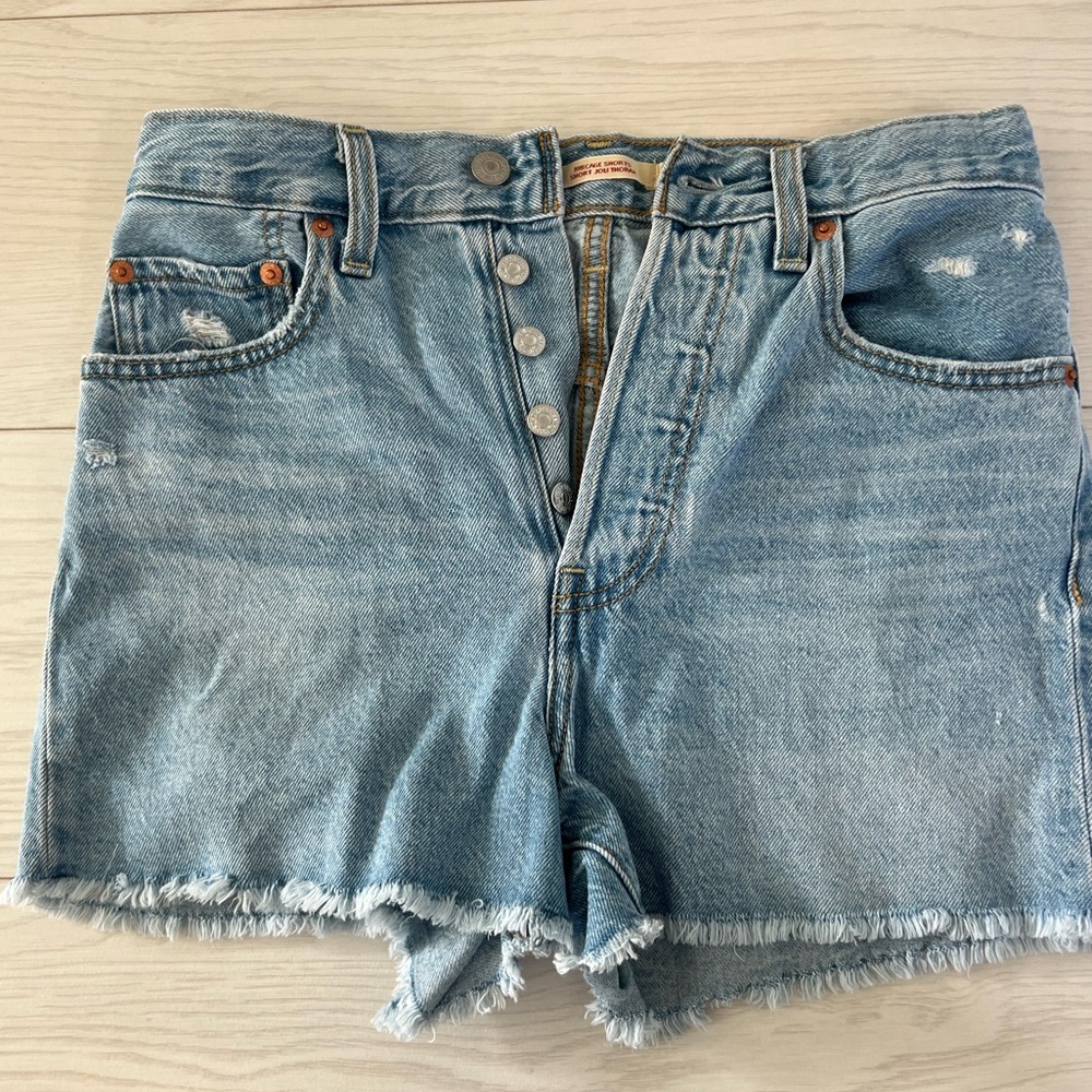 Levi’s Ribcage Shorts sz 27